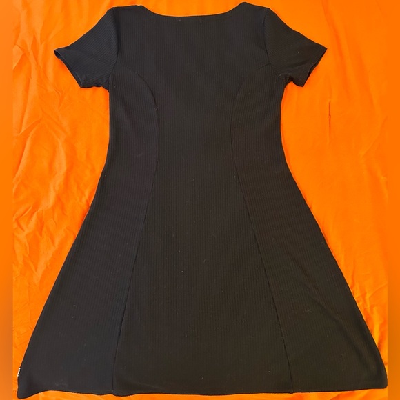 Vans Black Knit Skater Dress Beautiful Seaming detail & Fully Functional Buttons - Picture 2 of 6